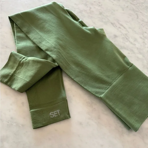 set active green ribbed sports bra & matching leggings - Picture 5 of 11